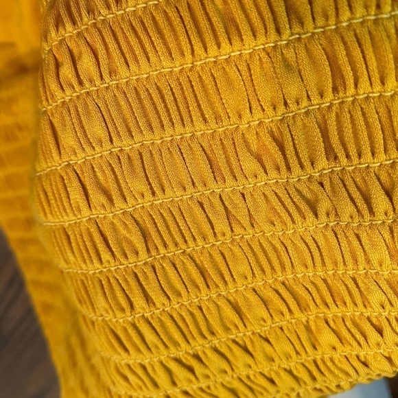 Off the shoulder top- BCBG - Picture 4 of 4